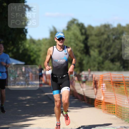 07.09.2025 - 19. Norderstedt Triathlon Michael Strokosch http://msf.ph/oto/8781918 07.09.2025 15:12:52 Laufen 427, 978, 988 meine-sportfotos.de