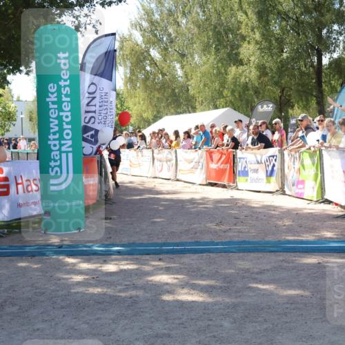 07.09.2025 - 19. Norderstedt Triathlon Zöllner http://msf.ph/oto/8782038 07.09.2025 12:58:46 Ziel 227, 251 meine-sportfotos.de