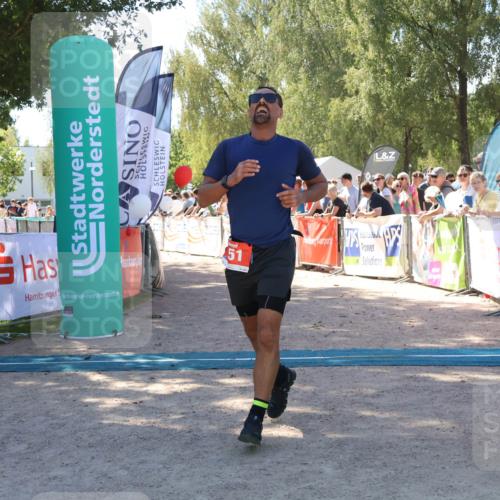 07.09.2025 - 19. Norderstedt Triathlon Zöllner http://msf.ph/oto/8782070 07.09.2025 12:58:51 Ziel 227, 251 meine-sportfotos.de