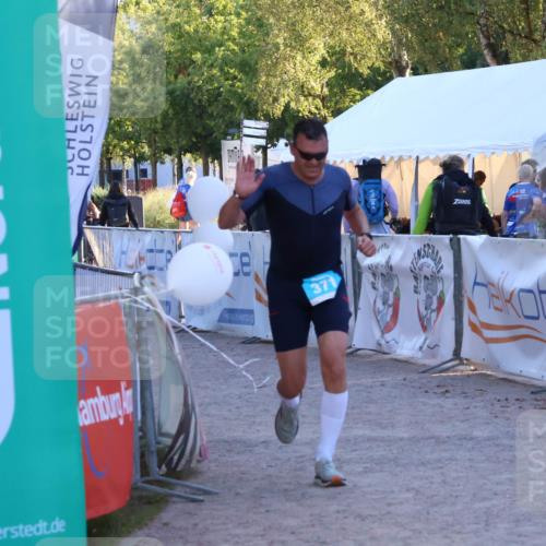 07.09.2025 - 19. Norderstedt Triathlon Zöllner http://msf.ph/oto/8782104 07.09.2025 17:48:45 Ziel 371 meine-sportfotos.de