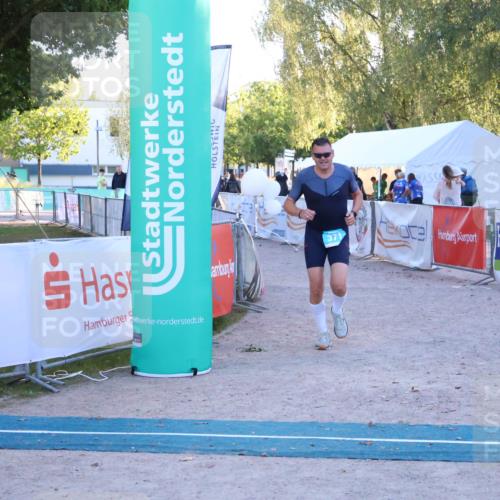 07.09.2025 - 19. Norderstedt Triathlon Zöllner http://msf.ph/oto/8782139 07.09.2025 17:48:46 Ziel 371 meine-sportfotos.de