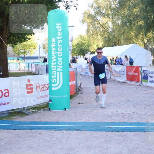 07.09.2025 - 19. Norderstedt Triathlon Zöllner http://msf.ph/oto/8782146 07.09.2025 17:48:47 Ziel 371 meine-sportfotos.de