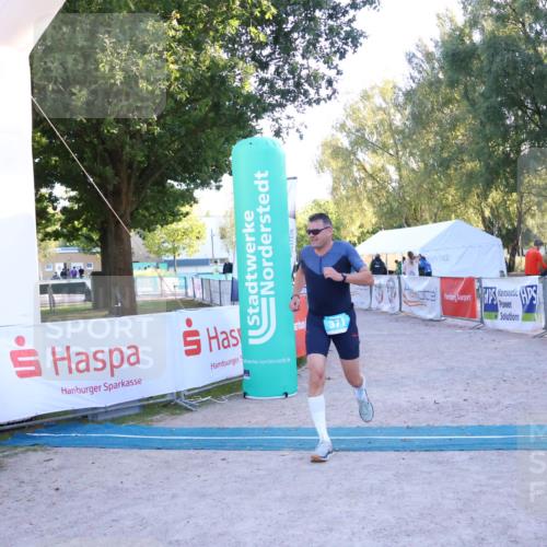 07.09.2025 - 19. Norderstedt Triathlon Zöllner http://msf.ph/oto/8782168 07.09.2025 17:48:48 Ziel 371 meine-sportfotos.de