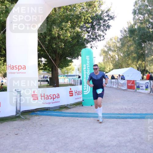07.09.2025 - 19. Norderstedt Triathlon Zöllner http://msf.ph/oto/8782173 07.09.2025 17:48:48 Ziel 371 meine-sportfotos.de