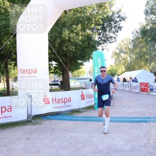 07.09.2025 - 19. Norderstedt Triathlon Zöllner http://msf.ph/oto/8782176 07.09.2025 17:48:48 Ziel 371 meine-sportfotos.de