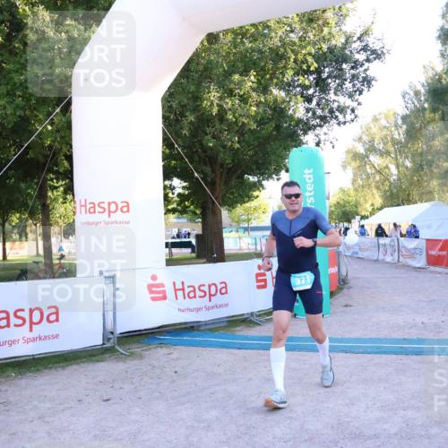 07.09.2025 - 19. Norderstedt Triathlon Zöllner http://msf.ph/oto/8782180 07.09.2025 17:48:49 Ziel 371 meine-sportfotos.de