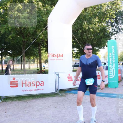 07.09.2025 - 19. Norderstedt Triathlon Zöllner http://msf.ph/oto/8782197 07.09.2025 17:48:49 Ziel 371 meine-sportfotos.de