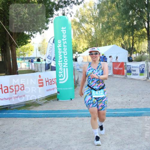 07.09.2025 - 19. Norderstedt Triathlon Zöllner http://msf.ph/oto/8782263 07.09.2025 17:49:38 Ziel 1432 meine-sportfotos.de