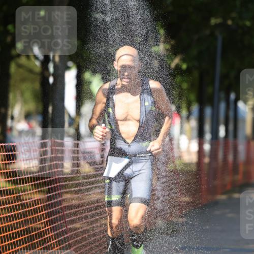 07.09.2025 - 19. Norderstedt Triathlon Michael Strokosch http://msf.ph/oto/8782292 07.09.2025 15:13:46 Laufen 986, 1457 meine-sportfotos.de