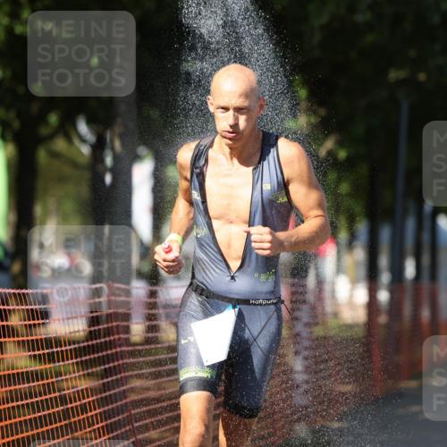 07.09.2025 - 19. Norderstedt Triathlon Michael Strokosch http://msf.ph/oto/8782300 07.09.2025 15:13:46 Laufen 986, 1457 meine-sportfotos.de