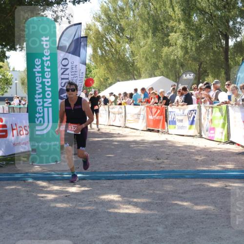 07.09.2025 - 19. Norderstedt Triathlon Zöllner http://msf.ph/oto/8782367 07.09.2025 13:00:14 Ziel 696, 1213, 1327, 1343 meine-sportfotos.de