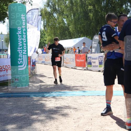 07.09.2025 - 19. Norderstedt Triathlon Zöllner http://msf.ph/oto/8782413 07.09.2025 14:15:58 Ziel 1215 meine-sportfotos.de