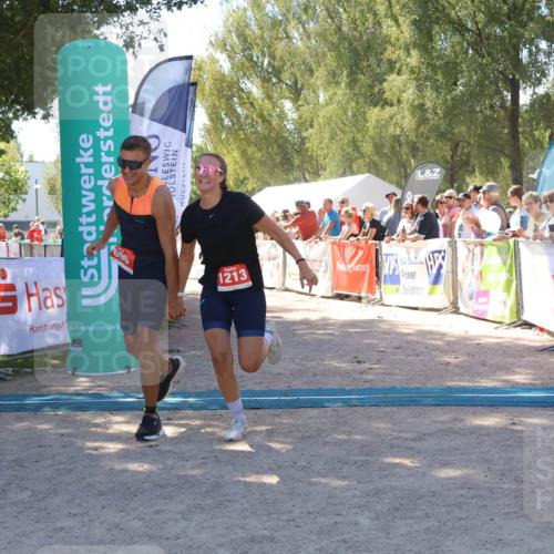 07.09.2025 - 19. Norderstedt Triathlon Zöllner http://msf.ph/oto/8782414 07.09.2025 13:00:18 Ziel 696, 1213, 1327 meine-sportfotos.de