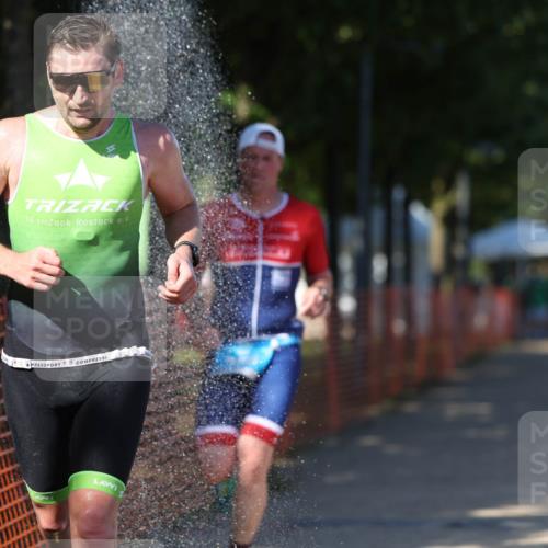 07.09.2025 - 19. Norderstedt Triathlon Michael Strokosch http://msf.ph/oto/8782446 07.09.2025 15:14:06 Laufen 361, 366, 976, 1466 meine-sportfotos.de