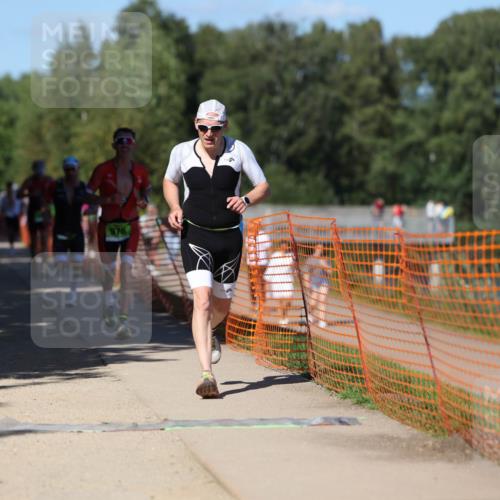 07.09.2025 - 19. Norderstedt Triathlon Michael Strokosch http://msf.ph/oto/8782479 07.09.2025 15:14:10 Laufen 361, 366, 976 meine-sportfotos.de