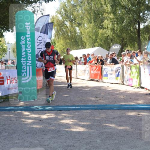 07.09.2025 - 19. Norderstedt Triathlon Zöllner http://msf.ph/oto/8782524 07.09.2025 13:00:45 Ziel 695, 1247 meine-sportfotos.de