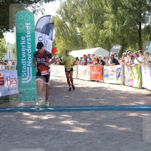 07.09.2025 - 19. Norderstedt Triathlon Zöllner http://msf.ph/oto/8782527 07.09.2025 13:00:45 Ziel 695, 1247 meine-sportfotos.de