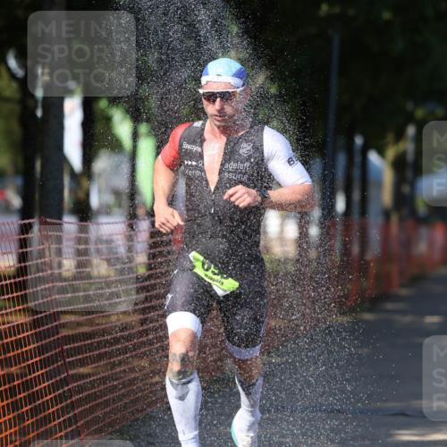 07.09.2025 - 19. Norderstedt Triathlon Michael Strokosch http://msf.ph/oto/8782532 07.09.2025 15:14:15 Laufen 361, 976 meine-sportfotos.de
