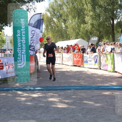 07.09.2025 - 19. Norderstedt Triathlon Zöllner http://msf.ph/oto/8782606 07.09.2025 13:01:01 Ziel 728 meine-sportfotos.de