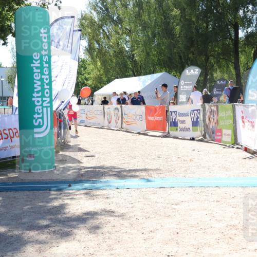 07.09.2025 - 19. Norderstedt Triathlon Zöllner http://msf.ph/oto/8782700 07.09.2025 14:21:24 Ziel 242 meine-sportfotos.de