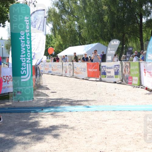 07.09.2025 - 19. Norderstedt Triathlon Zöllner http://msf.ph/oto/8782782 07.09.2025 14:21:29 Ziel 242 meine-sportfotos.de