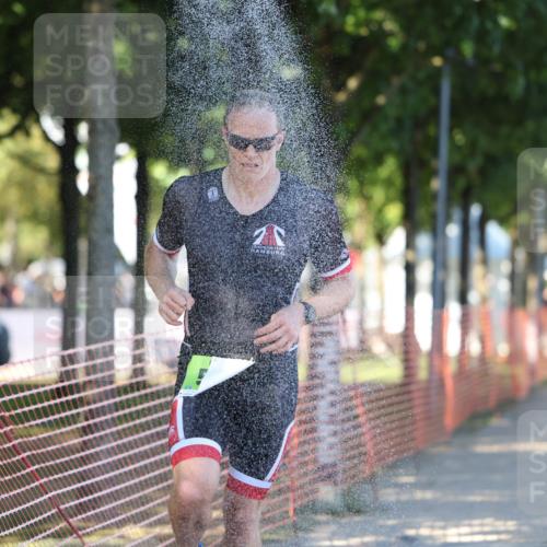 07.09.2025 - 19. Norderstedt Triathlon Michael Strokosch http://msf.ph/oto/8782909 07.09.2025 16:11:00 Laufen 547, 548 meine-sportfotos.de