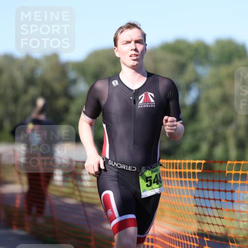 07.09.2025 - 19. Norderstedt Triathlon Michael Strokosch http://msf.ph/oto/8782964 07.09.2025 16:11:04 Laufen 547, 548 meine-sportfotos.de