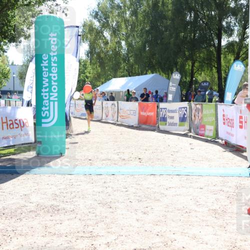 07.09.2025 - 19. Norderstedt Triathlon Zöllner http://msf.ph/oto/8782987 07.09.2025 15:02:49 Ziel 996 meine-sportfotos.de