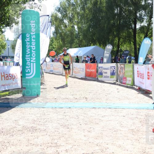 07.09.2025 - 19. Norderstedt Triathlon Zöllner http://msf.ph/oto/8783006 07.09.2025 15:02:50 Ziel 996 meine-sportfotos.de