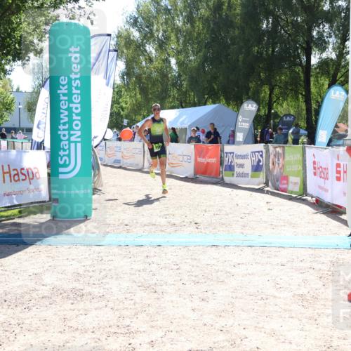 07.09.2025 - 19. Norderstedt Triathlon Zöllner http://msf.ph/oto/8783015 07.09.2025 15:02:50 Ziel 996 meine-sportfotos.de