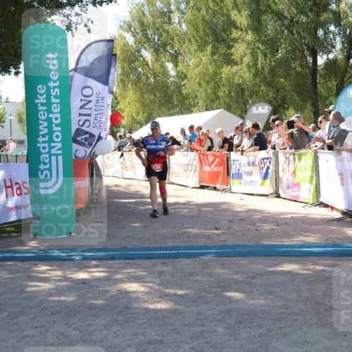 07.09.2025 - 19. Norderstedt Triathlon Zöllner http://msf.ph/oto/8783062 07.09.2025 13:03:40 Ziel 233, 1251 meine-sportfotos.de