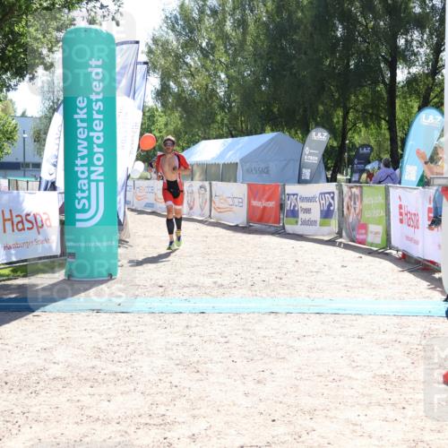 07.09.2025 - 19. Norderstedt Triathlon Zöllner http://msf.ph/oto/8783175 07.09.2025 15:07:42 Ziel 974 meine-sportfotos.de