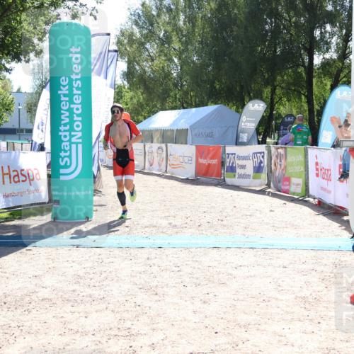 07.09.2025 - 19. Norderstedt Triathlon Zöllner http://msf.ph/oto/8783192 07.09.2025 15:07:43 Ziel 974 meine-sportfotos.de