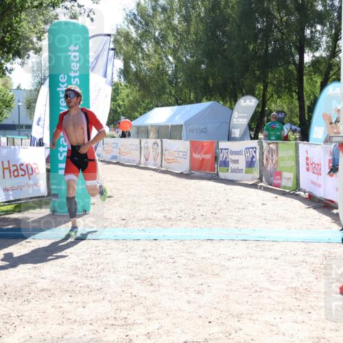 07.09.2025 - 19. Norderstedt Triathlon Zöllner http://msf.ph/oto/8783212 07.09.2025 15:07:43 Ziel 974 meine-sportfotos.de