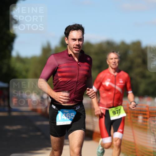 07.09.2025 - 19. Norderstedt Triathlon Michael Strokosch http://msf.ph/oto/8783268 07.09.2025 15:16:25 Laufen 977, 1465, 1502 meine-sportfotos.de