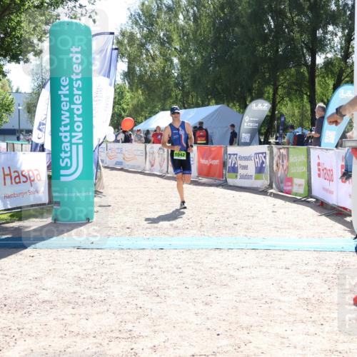 07.09.2025 - 19. Norderstedt Triathlon Zöllner http://msf.ph/oto/8783272 07.09.2025 15:08:38 Ziel 1042 meine-sportfotos.de