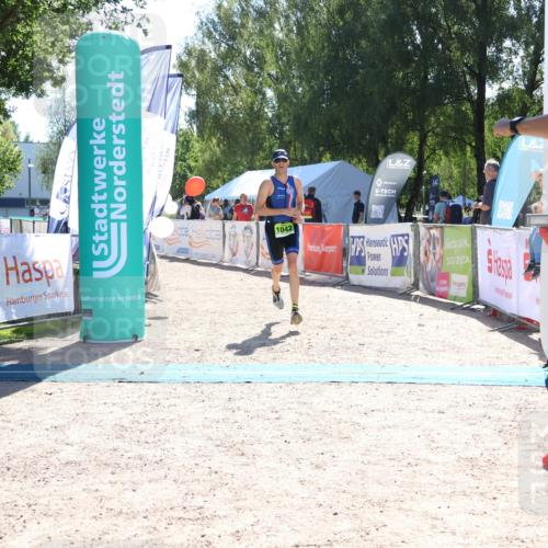 07.09.2025 - 19. Norderstedt Triathlon Zöllner http://msf.ph/oto/8783274 07.09.2025 15:08:38 Ziel 1042 meine-sportfotos.de
