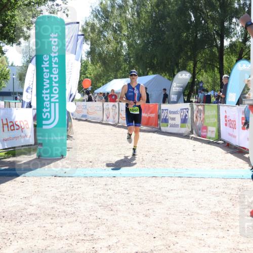 07.09.2025 - 19. Norderstedt Triathlon Zöllner http://msf.ph/oto/8783281 07.09.2025 15:08:39 Ziel 1042 meine-sportfotos.de