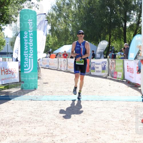 07.09.2025 - 19. Norderstedt Triathlon Zöllner http://msf.ph/oto/8783299 07.09.2025 15:08:39 Ziel 1042 meine-sportfotos.de