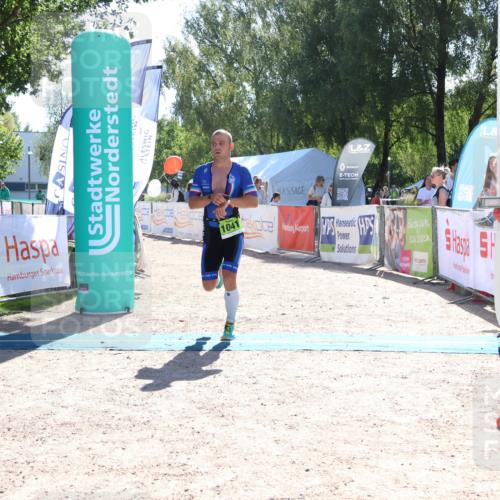 07.09.2025 - 19. Norderstedt Triathlon Zöllner http://msf.ph/oto/8783386 07.09.2025 15:11:36 Ziel 1041 meine-sportfotos.de