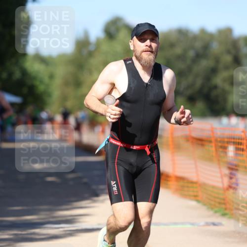 07.09.2025 - 19. Norderstedt Triathlon Michael Strokosch http://msf.ph/oto/8783512 07.09.2025 15:17:08 Laufen 395, 961, 967 meine-sportfotos.de
