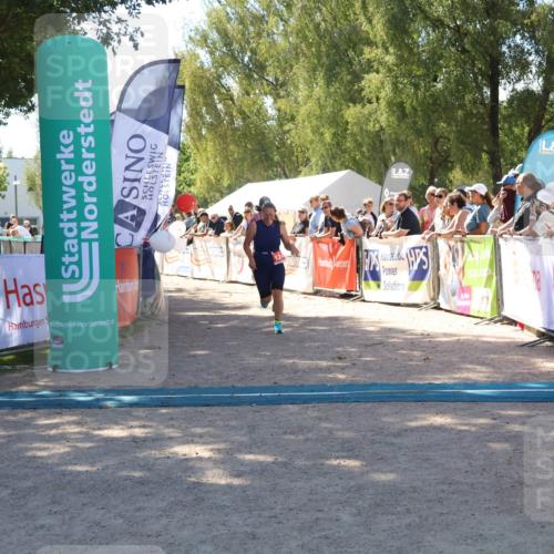07.09.2025 - 19. Norderstedt Triathlon Zöllner http://msf.ph/oto/8783533 07.09.2025 13:05:14 Ziel 195, 1242 meine-sportfotos.de