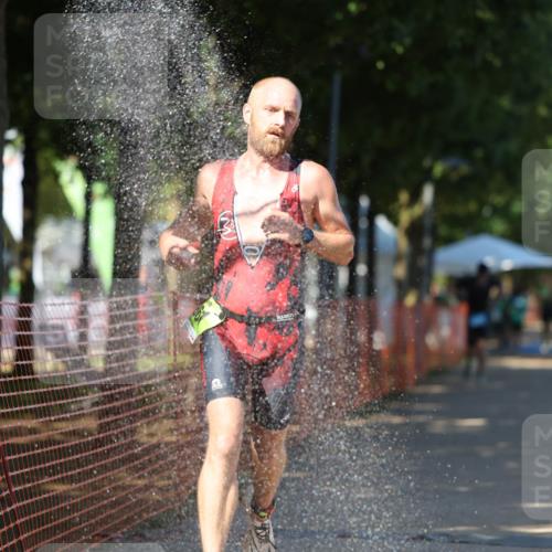 07.09.2025 - 19. Norderstedt Triathlon Michael Strokosch http://msf.ph/oto/8783612 07.09.2025 15:17:14 Laufen 961, 967 meine-sportfotos.de