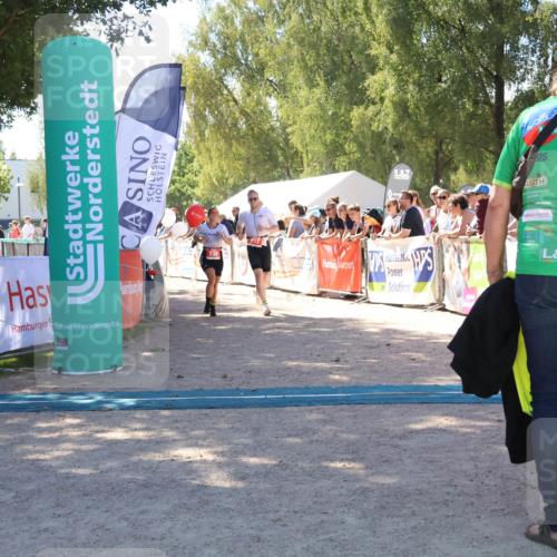 07.09.2025 - 19. Norderstedt Triathlon Zöllner http://msf.ph/oto/8783646 07.09.2025 13:05:52 Ziel 737, 738 meine-sportfotos.de