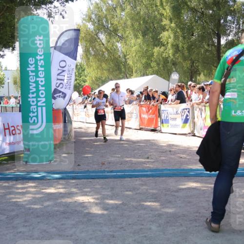 07.09.2025 - 19. Norderstedt Triathlon Zöllner http://msf.ph/oto/8783655 07.09.2025 13:05:52 Ziel 737, 738 meine-sportfotos.de