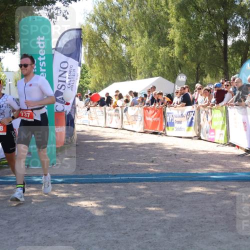 07.09.2025 - 19. Norderstedt Triathlon Zöllner http://msf.ph/oto/8783698 07.09.2025 13:05:55 Ziel 737, 738 meine-sportfotos.de