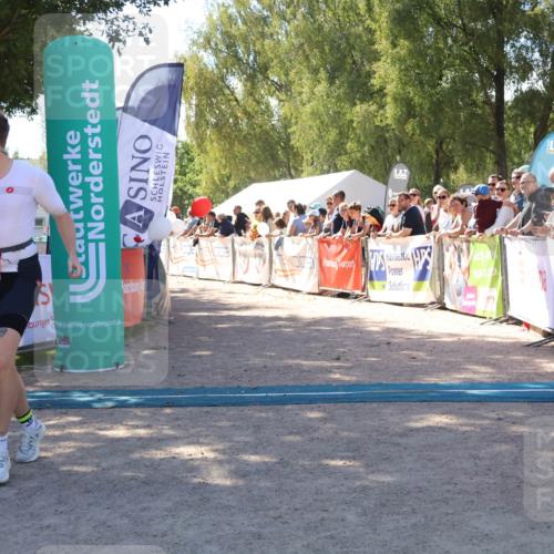 07.09.2025 - 19. Norderstedt Triathlon Zöllner http://msf.ph/oto/8783705 07.09.2025 13:05:56 Ziel 737, 738 meine-sportfotos.de