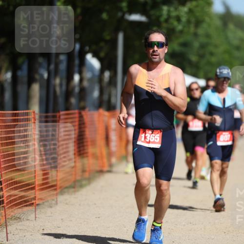 07.09.2025 - 19. Norderstedt Triathlon Michael Strokosch http://msf.ph/oto/8783766 07.09.2025 12:15:25 Laufen 807, 1253, 1301, 1315, 1358, 1365 meine-sportfotos.de