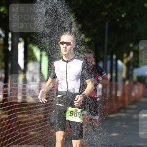 07.09.2025 - 19. Norderstedt Triathlon Michael Strokosch http://msf.ph/oto/8783784 07.09.2025 15:17:38 Laufen 982, 983 meine-sportfotos.de