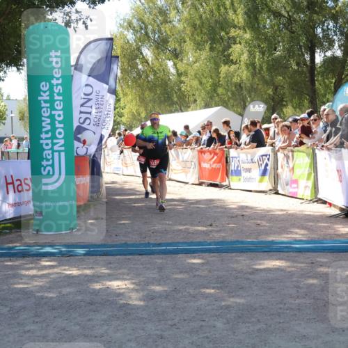 07.09.2025 - 19. Norderstedt Triathlon Zöllner http://msf.ph/oto/8783798 07.09.2025 13:06:21 Ziel 1237, 1260, 1296 meine-sportfotos.de